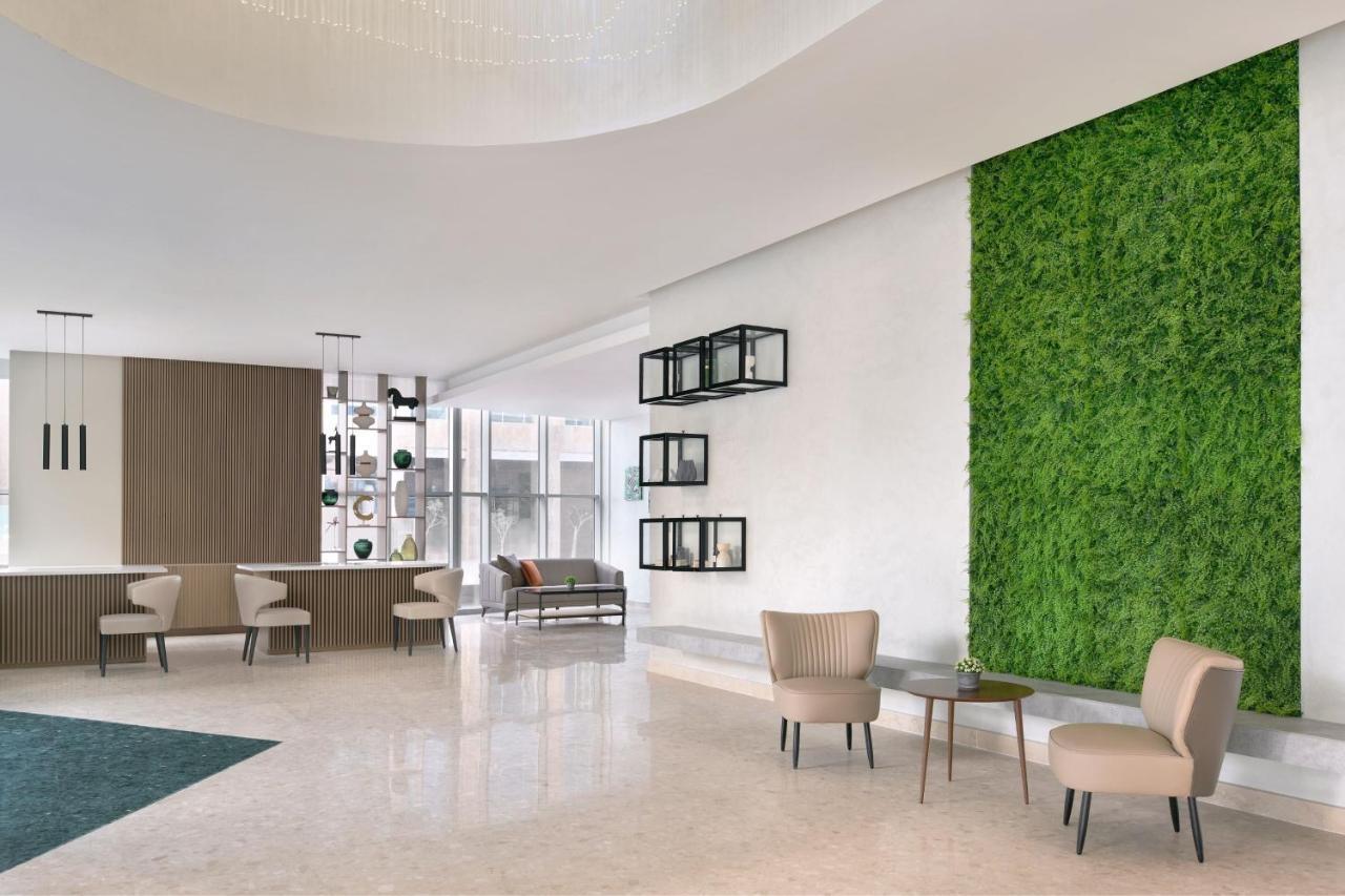 Element By Westin West Bay Doha Hotel Exterior foto A green wall in a hotel lobby