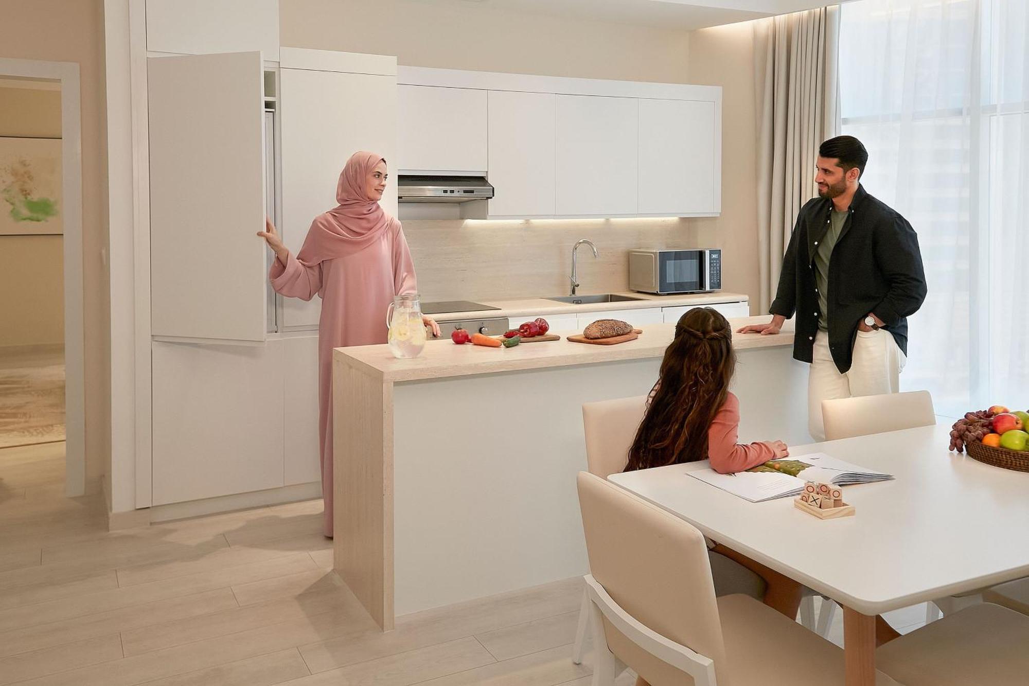 Element By Westin West Bay Doha Hotel Exterior foto A family in a kitchen